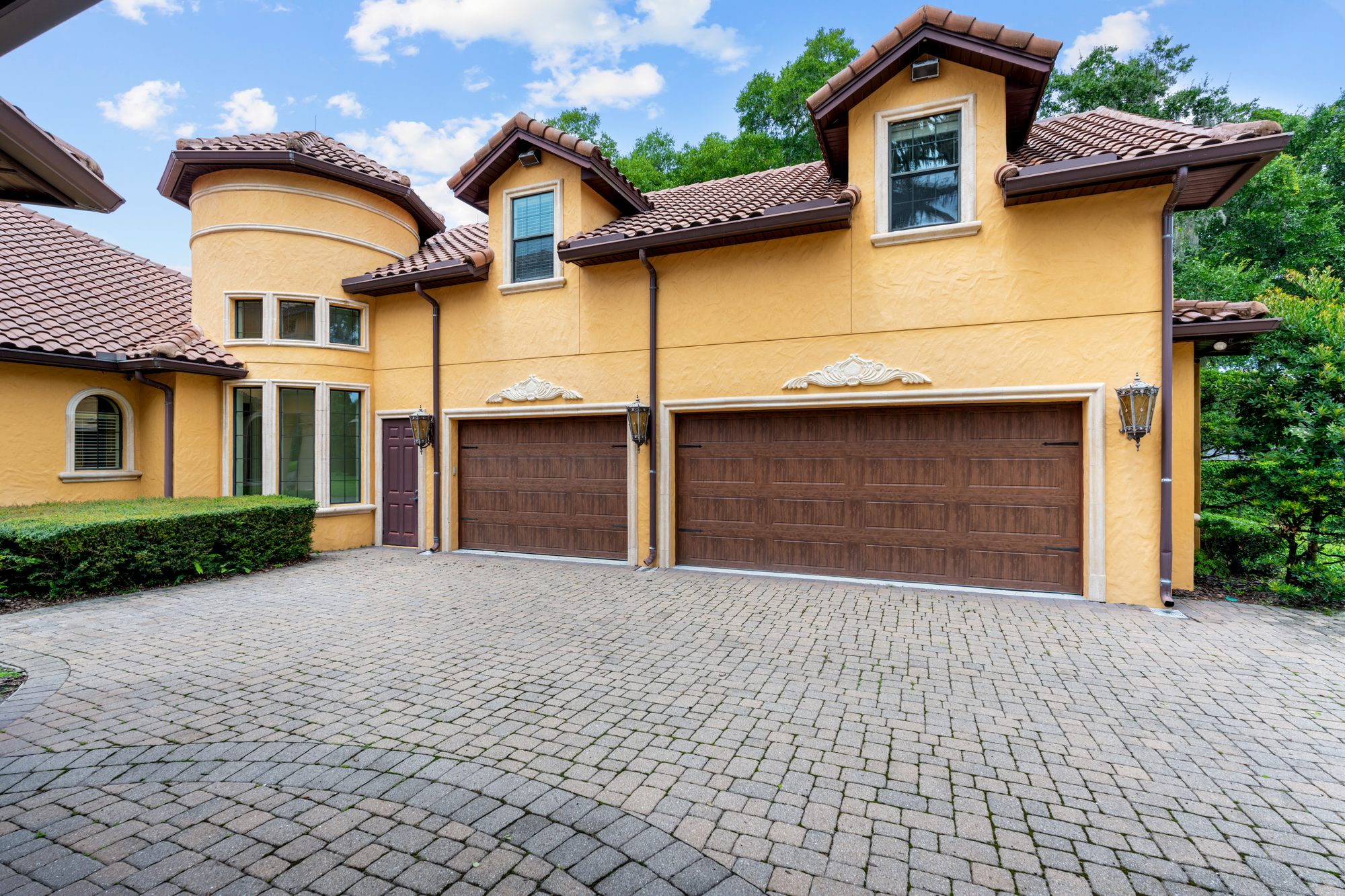 The three bay garage and motor court